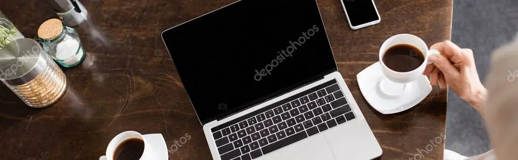 Minimal one‑page ιστοσελίδα σε οθόνη laptop με μπλε τόνους